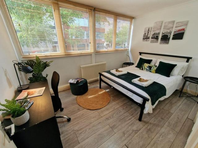 2 Bedrooms Flat In Great Location! London Exterior photo