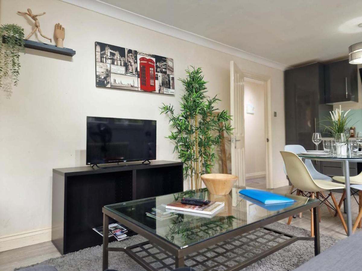 2 Bedrooms Flat In Great Location! London Exterior photo