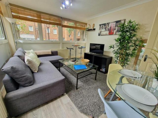 2 Bedrooms Flat In Great Location! London Exterior photo