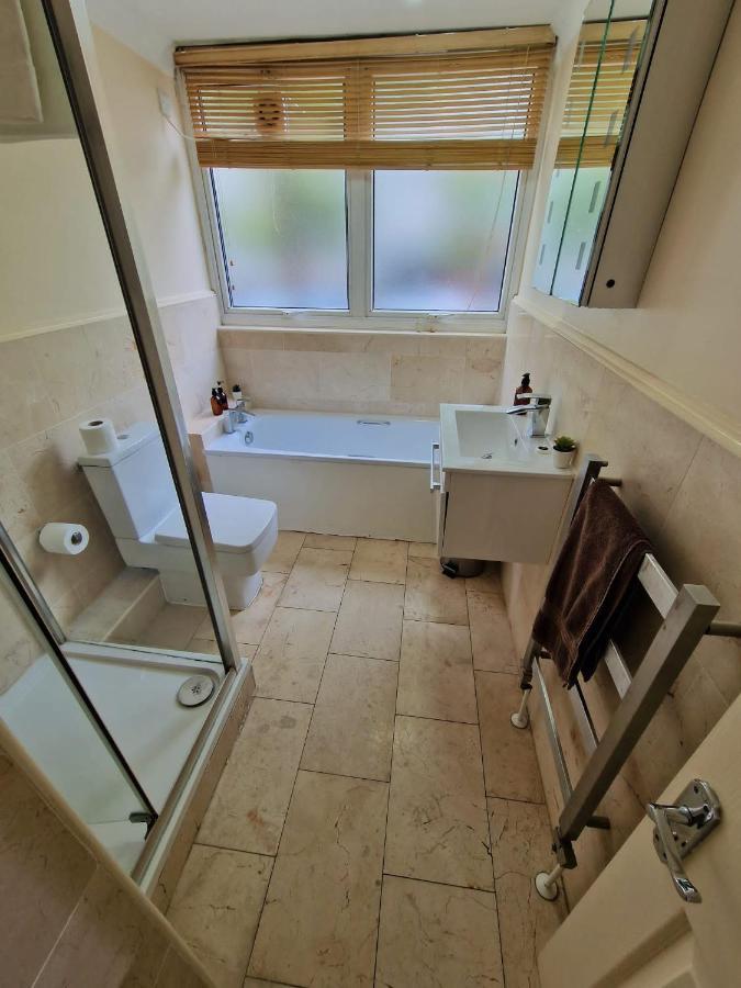 2 Bedrooms Flat In Great Location! London Exterior photo